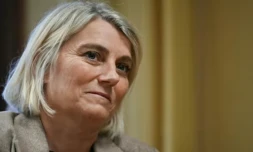 La ministre de la Santé Stéphanie Rist, le 30 octobre 2025, à Carentan, dans la Manche ( POOL / LOU BENOIST )