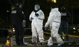 Des policiers sur le site de l'attaque à l'arme blanche à Mulhouse, le 22 février 2025 ( AFP / SEBASTIEN BOZON )