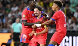 Le milieu portugais du Paris SG Vitinha (centre) après son but contre Nantes pour la première journée de Ligue 1 à Nantes le 17 août 2025
