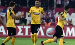 Guillaume Hoarau, sous le maillot des Young Boys de Bern lors d'un match de Ligue Europa le 24 novembre 2016