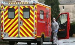 Un véhicule de secours et d'urgence à Crépy-en-valois le 2 mars 2020 après la découverte d'un nouveau cas de contamination