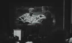 Hommage à Françoise Guimbert : torrent d’émotions sur l’esplanade du front de mer de Saint-Benoît