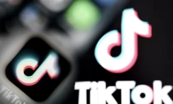 Cinq influenceurs aux contenus jugés problématiques par certains députés, auditionnés par la commission d'enquête sur les effets psychologiques de TikTok sur les mineurs mardi, ont rejeté la responsabilité sur les parents et les plateformes ( AFP / Kirill KUDRYAVTSEV )