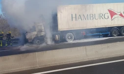 Route des Tamarins camion en feu