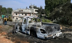Un véhicule calciné après des frappes israéliennes  près de Mesyaf, dans la province de Hama, en Syrie, le 9 septembre 2024