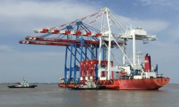 Portiques \"super-over-panamax\" livrés en octobre 2015