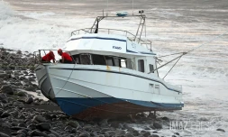 Saint-André : un navire échoué sur le littoral