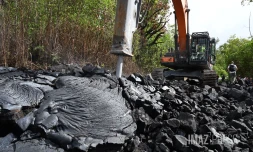 Route des laves : le brise-roche s'attaque à la lave refroidie, les travaux de reconstruction de la RN2 démarrent ce lundi 