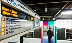 Quai du RER B à Chatelet-Les Halles à Paris, le 8 mars 2016