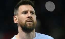 Lionel Messi lors de la séance d'échauffement le 2 avril 2023 avant la défaite du Paris SG à domicile face à Lyon (1-0). La star argentine a été sifflée ce soir-là par des supporters du Parc des princes
