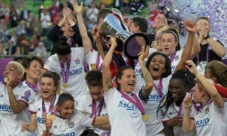 Les Lyonnaises fêtent leur victoire en Ligue des champions sur les Barcelonaises, à Budapest, le 18 mai 2019