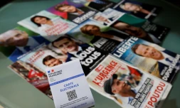 Les tracts électoraux des candidats à la présidentielle, le 6 avril 2022 à Paris