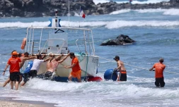 un bateau de plongée chavire