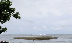 L'Etang-Salé : l'îlot éphémère est toujours là