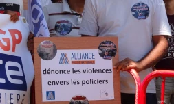 150 policiers manifestent devant malartic contre les violences 