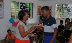 Saint-Leu : une remise de livres aux enfants de quartier prioritaire