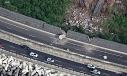 PHOTOS - Les blocs de pierre sont partis du sommet de la falaise