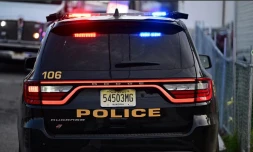 États-Unis : une voiture s'envole au-dessus de l'autoroute lors d'une course-poursuite