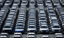 Donald Trump a signé un décret abaissant les droits de douane sur les automobiles japonaises à 15%, au lieu de 25% jusqu'ici, et prévoyant que ceux appliqués à la majorité des produits japonais ne dépasseront pas ce nouveau taux