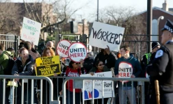 Des manifestants lors d'un meeting de Donald Trump Ă Chicago, le 11 mars 2016