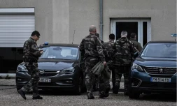 Lors des recherches d’Agathe Hilairet, retrouvée morte dans un sous-bois un mois plus tard, à Vivonne (Vienne), le 13 avril 2025. PHILIPPE LOPEZ / AFP 