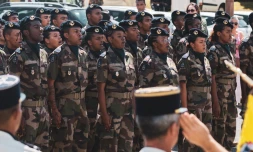 Saint-Benoit : près de cent jeunes volontaires du RSMA participent à la cérémonie de présentation au drapeau à Bras-Fusil