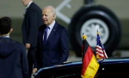 Le président américain Joe Biden à son arrivée à l'aéroport de Berlin-Brandebourg, le 17 octobre 2024