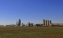 Vue générale, prise le 19 février 2018, de la cimenterie Lafarge Cement Syria (LCS) située à Jalabiya, à une trentaine de kilomètres de Ain Issa, dans le nord de la Syrie