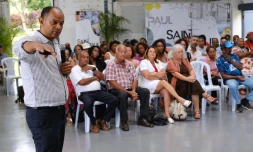 Le maire de Saint-Paul rencontrent les habitants de La Saline 