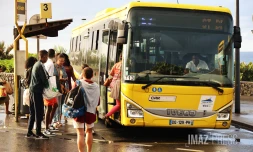 car jaune 