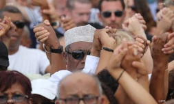 la réunion se recueille 