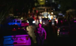 Un policier sur les lieux oĂč s'est produite une fusillade meurtriĂšre Ă Gilroy en Californie, le 28 juillet 2019