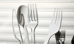 couvert en plastique