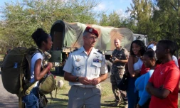Le collège des Tamarins à Saint-Pierre ouvre une nouvelle section Classe défense et sécurité globales avec le RPIMA. (Photo RPIMA)