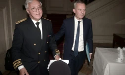 Le ministre de la Transition écologique François de Rugy (d) et le préfet Gilbert Payet à la préfecture de Pau le 20 septembre 2018