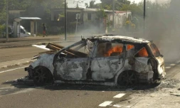 Plusieurs nuits de violences urbaines dans un contexte de mobilisation contre la vie chĂšre, Ă Fort-de-France. | AFP