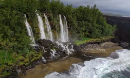 Hermann Pyt : la fameuse plage du tremblet qui dévoile sa cascade