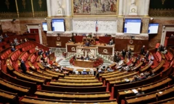 Faut-il ou non pousser à la saisie des avoirs russes gelés, et pour en faire quoi ? C'est l'une des questions à laquelle répondront les députés mercredi lors de l'examen d'une proposition de résolution sur le renforcement du soutien à l'Ukraine ( AFP / Ludovic MARIN )