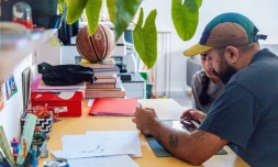 Saint-Denis : atelier création d'agenda pour les marmailles