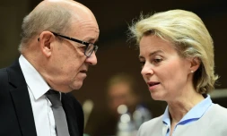 Le ministre de la Défense français, Jean-Yves Le Drian et son homologue allemande Ursula von der Leyenahead, lors de la réunion de Bruxelles