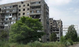 Des immeubles d'habitation endommagés dans la ville frontalière d'Avdiivka, près de Donetsk, dans l'est de l'Ukraine, le 28 juin 2023