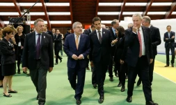 Le patron du CIO Thomas Bach avec les responsables français de la candidature parisienne pour les JO-2024 à l'INSEP