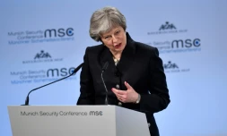 La Première ministre britannique Theresa May prononce un discours lors de la Conférence de Munich sur la sécurité, le 17 février 2018