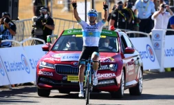 Le Kazakh Alexey Lutsenko vainqueur de la 6e étape du Tour de  France, entre Le Teil et le mont Aigoual, le 3 septembre 2020