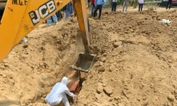 Enterrement d'une victime du covid le 8 mai 2021 à Faridabad (Inde)