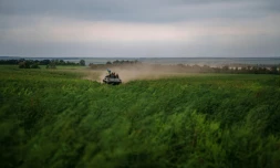 Un blindé ukrainien dans la région de Kharkiv, nord-est de l'Ukraine, le 26 août 2022
