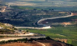 Le mur frontalier entre Israël (à droite) et le Liban, le 29 mai 2026 ( AFP / Jalaa MAREY )