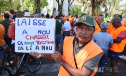 Saint-Denis : les chasseurs de tangues mobilisés devant la préfecture [?]