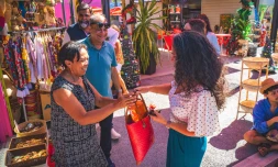 1ère édition du marché artisanal à Saint-Denis 