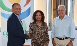 (de g.àd. : Emmanuel Séraphin, président du Territoire d l’Ouest – Lyliane Piquion, présidente d’Interco’Outre-mer – Maurice Gironcel, président de la Cinor)